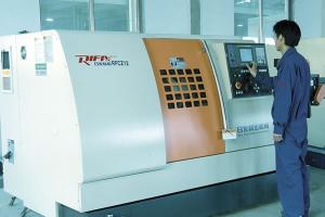  مخرطة CNC